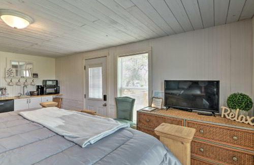 Rockport Apartment | 5 Mi to Rockport Beach Park Studio with Porch!