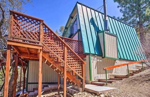 Big Bear City Cottage | 5 Mi to Snow Summit: Cabin w/Deck & Fireplace