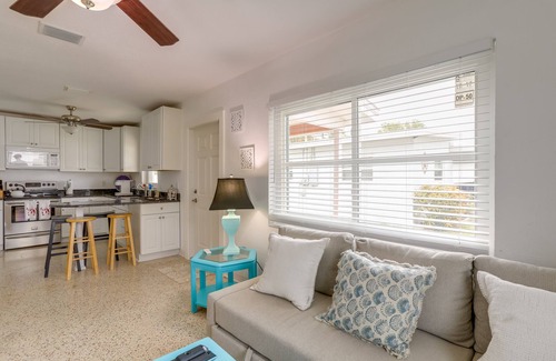St. Pete Beach House | 5 Mi to Sunset Beach Bar: Quaint Retreat w/Patio