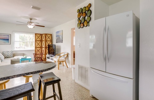 St. Pete Beach House | 5 Mi to Sunset Beach Bar: Quaint Retreat w/Patio