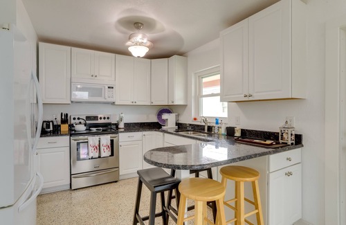 St. Pete Beach House | 5 Mi to Sunset Beach Bar: Quaint Retreat w/Patio