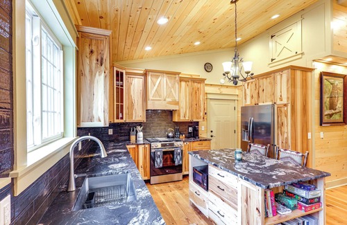 North Pole Apartment | < 5 Mi to Whiteface Mtn Resort: Cabin-Style Apt