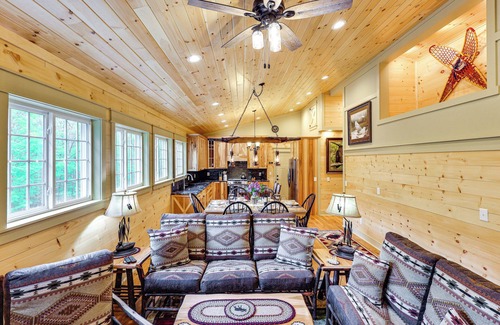 North Pole Apartment | < 5 Mi to Whiteface Mtn Resort: Cabin-Style Apt