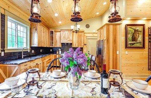 North Pole Apartment | < 5 Mi to Whiteface Mtn Resort: Cabin-Style Apt