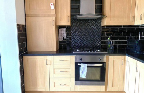 Smethwick House | 5 min away from Birmingham City Hospital 2 Bed Spacious Free Parking/Wifi