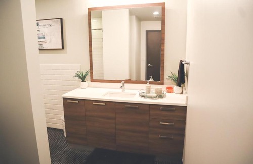 Downtown Dallas Apartment | 5 Min Walk to Dallas Convention Center