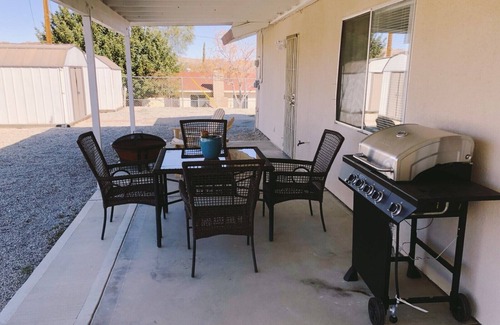 Joshua Tree House | 5 Min Walk to Joshua Tree Village w/RV Parking& 15 Min Drive West Park Entrance