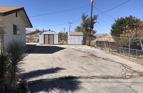 Joshua Tree House | 5 Min Walk to Joshua Tree Village w/RV Parking& 15 Min Drive West Park Entrance