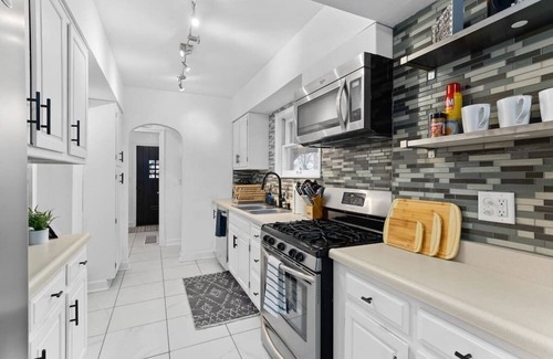 Peoria House | 5 mins from OSF/Carle Health