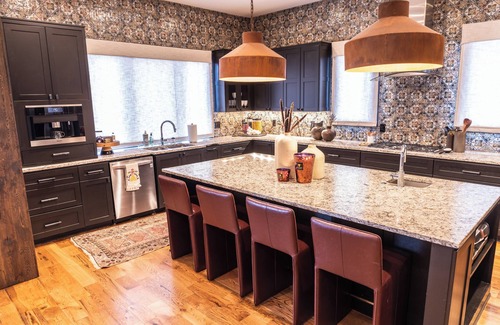 Tulsa House | 5 minute Walk from the Gathering Place and the Discovery Lab!