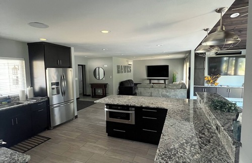 Iowa City House | 5 minute walk to Kinnick Stadium! Perfect GAMEDAY stay!nSpacious 4-bedroom house