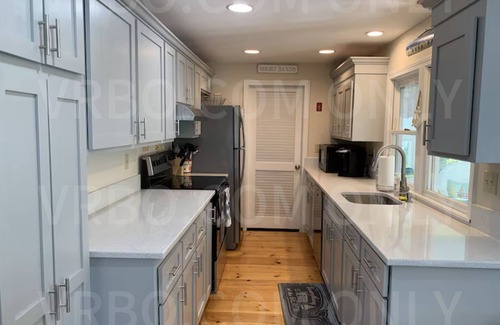 York Beach House | 5 minute walk to Short Sands beach and downtown from your vacation home!