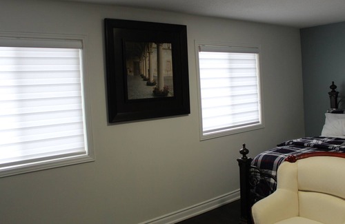 Newmarket House | 5 minute walk to Upper Canada Mall!