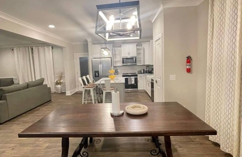 Charlotte House | 5 minutes from downtown charlotte.