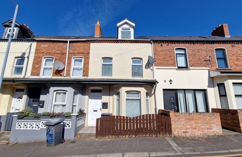 Belfast House | 5 Minutes to Belfast City Centre, 4 double beds