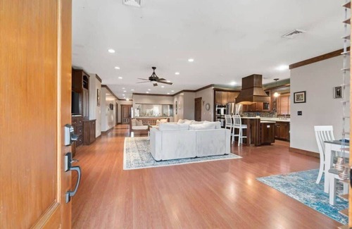 Clarksville House | 5 Minutes to Campbell - Clarksville Craftsman