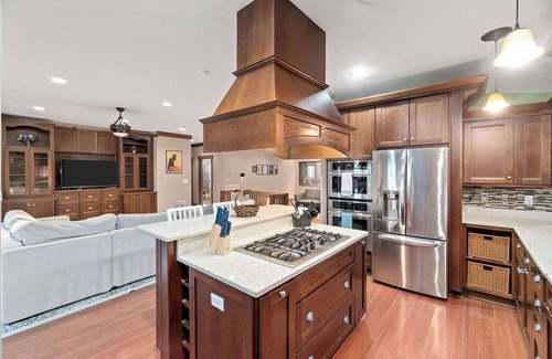 Clarksville House | 5 Minutes to Campbell - Clarksville Craftsman
