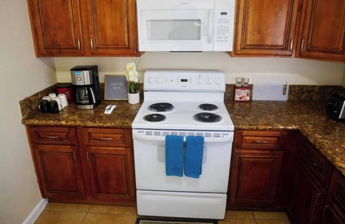 Whitney House | 5 minutes to the Strip! Family Style home with Pool & More