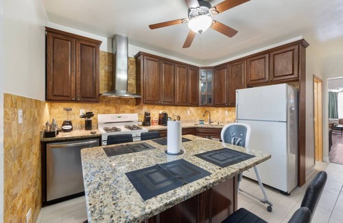 Lakeview Apartment | 5 Minutes to Wrigley and Beach - Games and Arcades - Garage - Sleeps 10