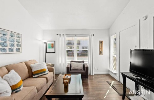 Barton Hills Apartment | 5 Minutes to Zilker Barton Springs with Parking