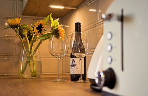 Stirling Apartment | 5 minutes walk from the station and local amenities.