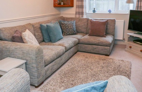 Moelfre Cottage | 5 MORANNEDD, country holiday cottage, with a garden in Moelfre