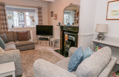 Moelfre Cottage | 5 MORANNEDD, country holiday cottage, with a garden in Moelfre