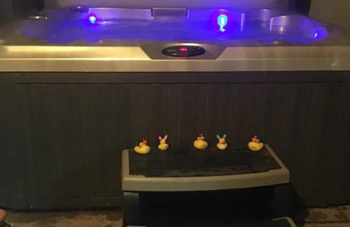 Sheringham House | 5 O Clock Somewhere with Private Hot Tub