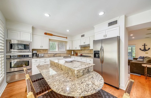 Sea Pines House | 5 ⭐️ property! Private pool!SHORT walk to beach! ❤️ of Sea Pines. Sleeps 12