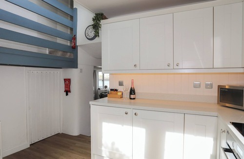 Cemaes Bay Cottage | 5 SEA VIEW STREET, family friendly, with open fire in Cemaes Bay