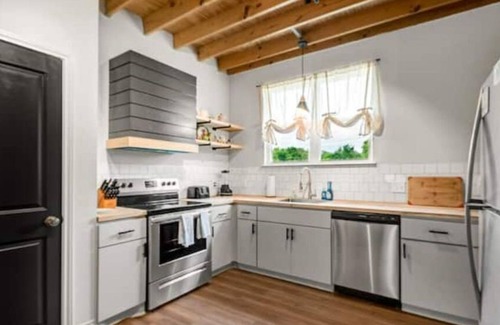 Downtown Apartment | 5-Star 2BR: Clean, Comfy, SuperHost Hospitality