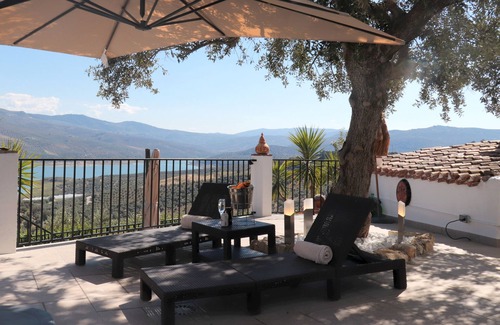 Iznajar Villa | 5 Star, 3 Double Bedroom Villa, with Fantastic Lake Views