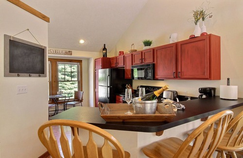 Tannersville House | 5 STAR!AUGUST 2 WEEK SPECIAL, 4 Bed/4 Bath/Hot Tub/Full Bsmnt/Game Rm