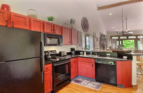 Tannersville House | 5 STAR!AUGUST 2 WEEK SPECIAL, 4 Bed/4 Bath/Hot Tub/Full Bsmnt/Game Rm