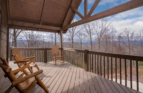 Rambling Ridge Apartment | 5 STAR Cabin with views & hot tub
