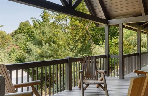 Rambling Ridge Apartment | 5 STAR Cabin with views & hot tub