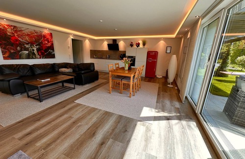 Bad Peterstal-Griesbach Apartment | 5 Star Apartment 'Ferienwohnung Wendelsberg' with Mountain View, Terrace and Wi-Fi