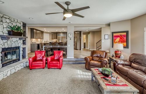 Cienega Springs House | 5 STAR GORGEOUS RIVER FRONT HOME RIGHT ON THE WATER AND DOCK ! ON PARKER STRIP