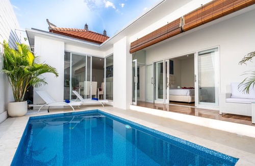 Seminyak Villa | 5 star Luxury minimalist villa Nobu in Seminyak close to La Favela