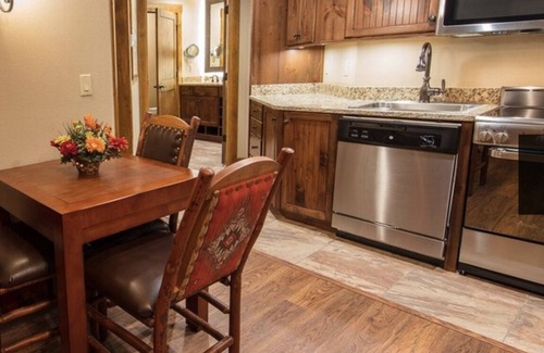 Gatlinburg Villa | 5 Star Mountain Resort. Pet friendly.