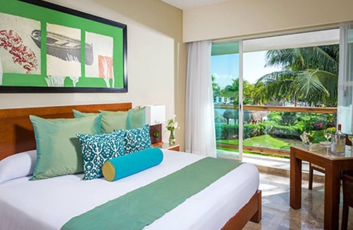Villa Juarez Resort | 5 star resort in amazing Cancun with Cirque du Soleil show & Jungala water park