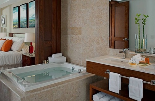 Villa Juarez Resort | 5 star resort in amazing Cancun with Cirque du Soleil show & Jungala water park