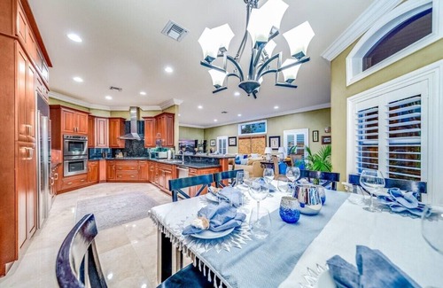 Victoria Park House | 50% off 5BR Luxury Mins to Las Olas, Shops & Beach