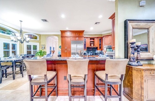 Victoria Park House | 50% off 5BR Luxury Mins to Las Olas, Shops & Beach