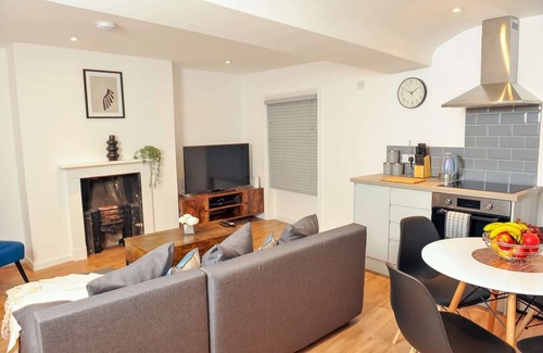 Reading Apartment | 50 Queens Road Apartment 3