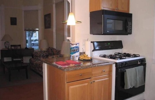 University South Apartment | 500 #1, Studio, Dwntwn, Hrdwd