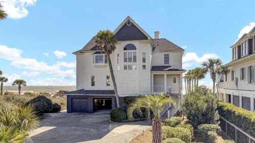 Isle of Palms House | 502 Ocean Blvd by AvantStay Beachfront w Pool Ocean Views