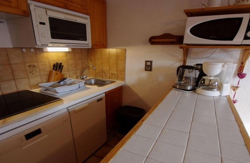 Champagny-en-Vanoise Apartment | 50m from ski slopes, 2nd floor, balcony, tv, ski locker, 21m², Champagny-en-Vanoise