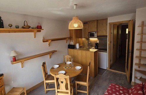 Champagny-en-Vanoise Apartment | 50m from ski slopes, 3rd floor, view village, balcony, tv, ski locker, 23m², Champagny-en-Vanoise