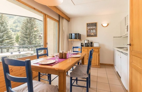 La Salle-les-Alpes Apartment | 50m from ski slopes, 3rd floor, balcony, ski locker, 55m², Serre Chevalier